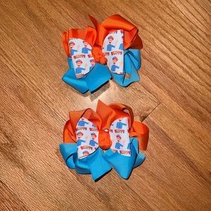 2 Blippi hair bows